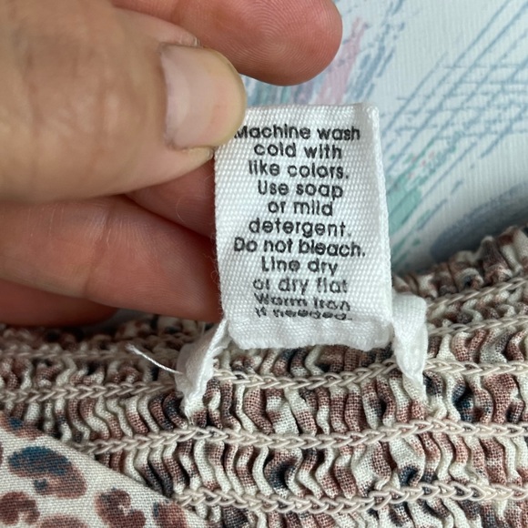 Japna Leopard Print Smocked Cropped Top Short Sleeve V-neck - Picture 8 of 8